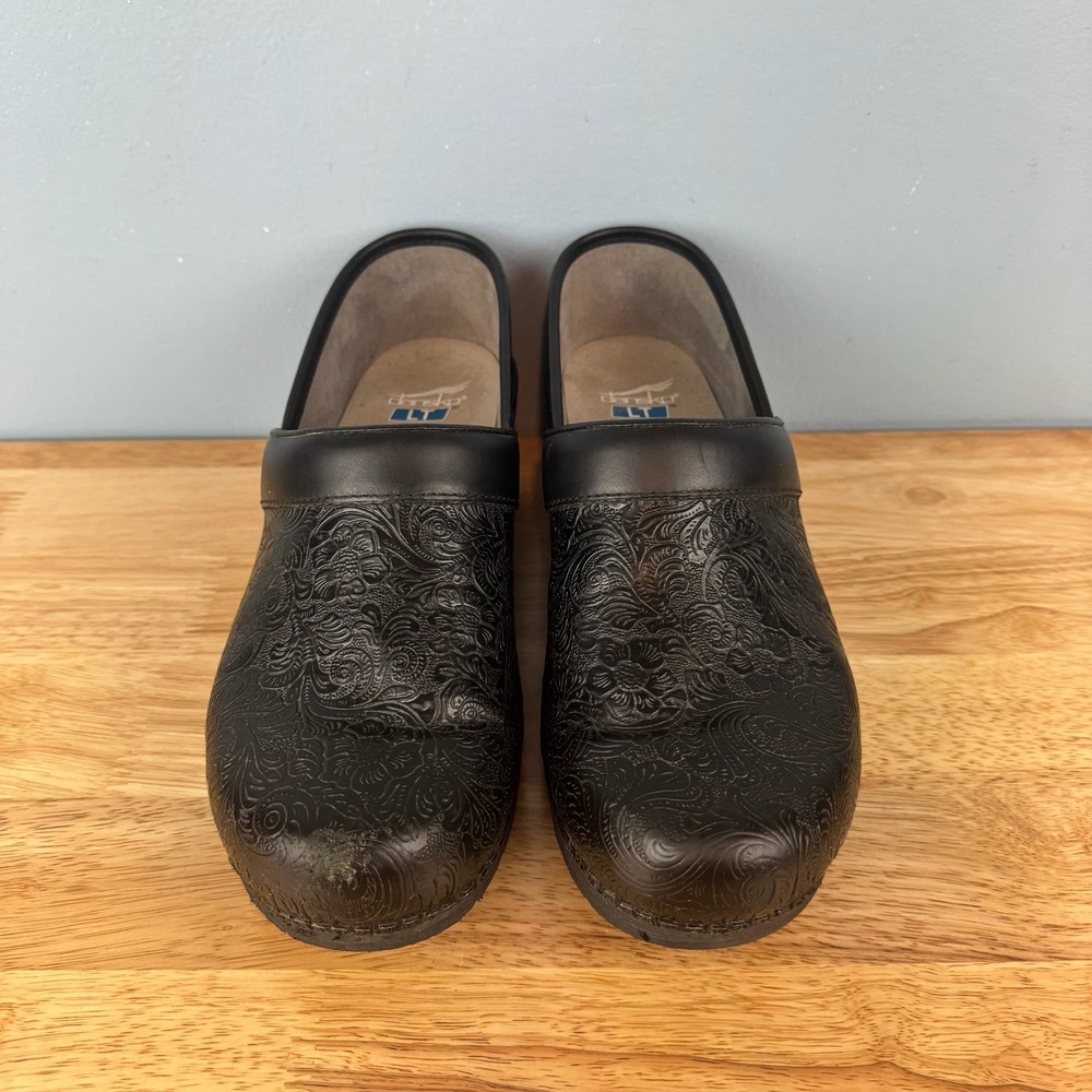 Dansko LT Pro Womens 41 (11) Black Floral Paisley Embossed Leather Nursing Clogs - Picture 3 of 7